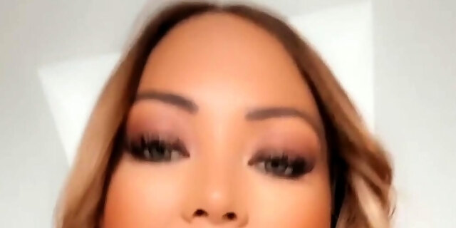 amateur,asian,masturbation,softcore,solo,webcam