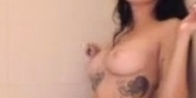 amateur,brunette,lesbian,sex,shower,softcore,webcam