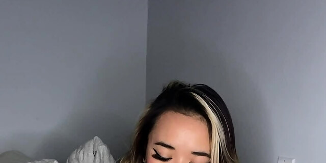 amateur,amateur teen,blonde,masturbation,pussy,solo,teen,toys