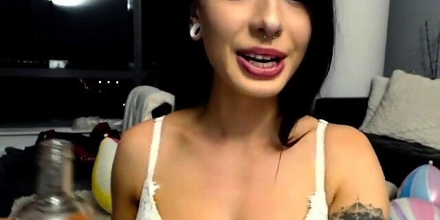 brunette,european,molten,softcore,solo,squirt,webcam