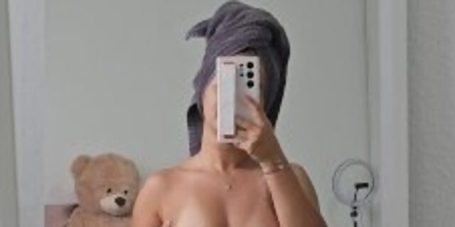 amateur,big ass,brunette,female orgasm,fetish,fingering,masturbation,milf,mom,solo