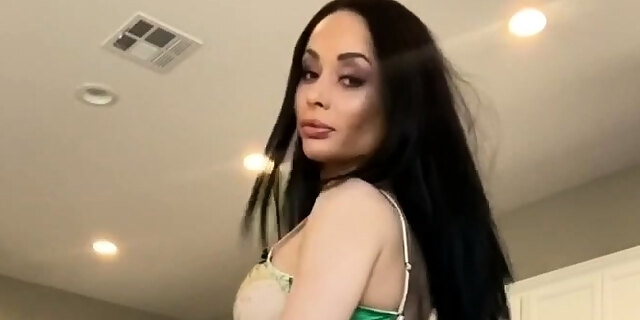 amateur,brunette,lingerie,softcore,wanking