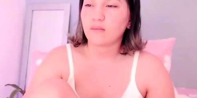 brunette,masturbation,solo,teen,webcam