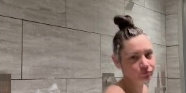 amateur,babes,brunette,fetish,fitness,gym,milf,model,nude,perfect,reality,shower,solo,tattooed,train