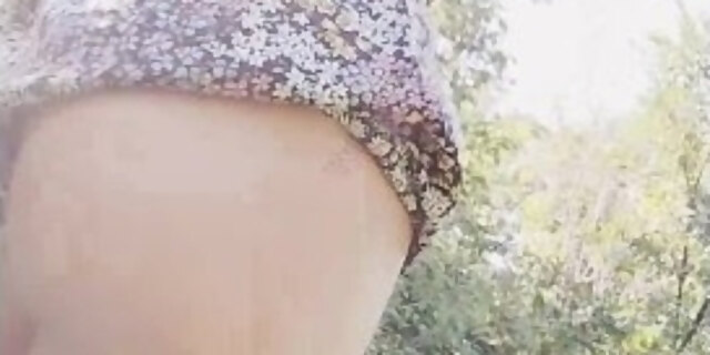 amateur,big ass,feet,fetish,public,solo,teen,upskirt,voyeur